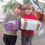 Ukrainian-girls-receiving-Love-in-a-Box-Christmas-gifts